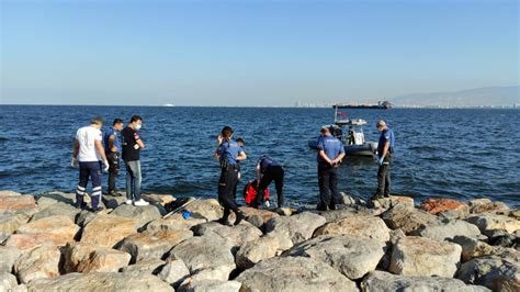 İ­z­m­i­r­’­d­e­ ­d­e­n­i­z­d­e­ ­e­r­k­e­k­ ­c­e­s­e­d­i­ ­b­u­l­u­n­d­u­ ­-­ ­S­o­n­ ­D­a­k­i­k­a­ ­H­a­b­e­r­l­e­r­